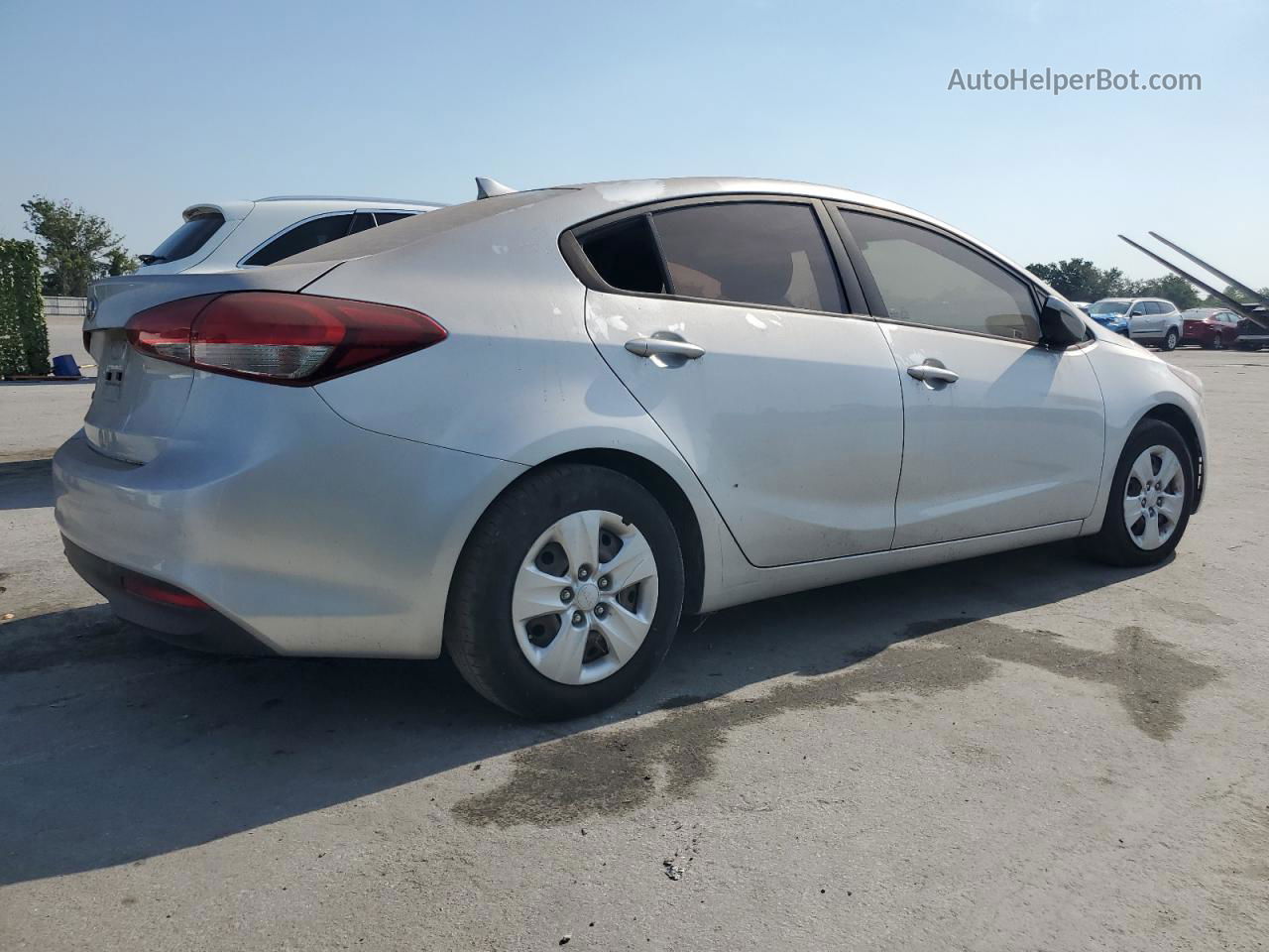 2017 Kia Forte Lx Silver vin: 3KPFK4A79HE014635