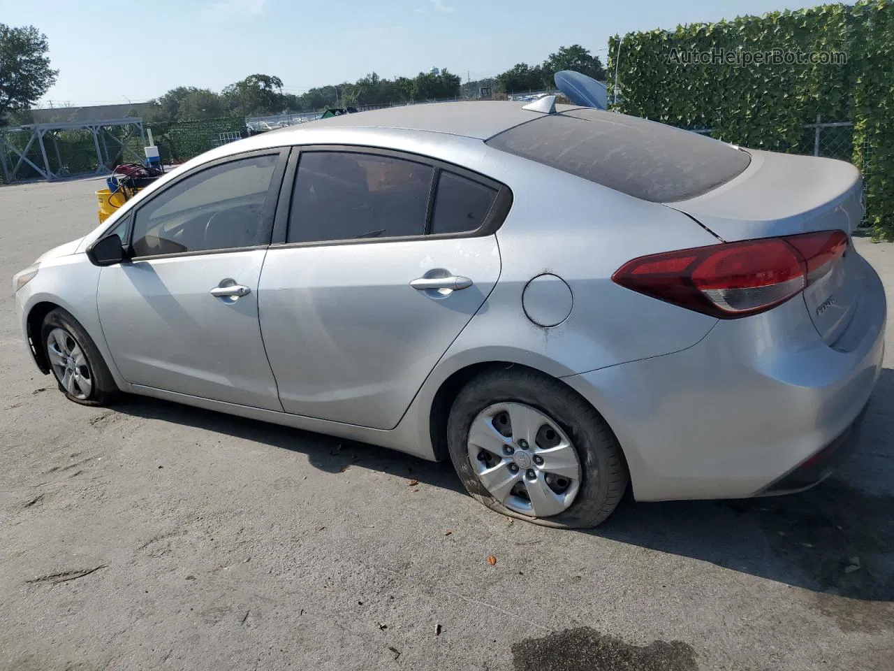 2017 Kia Forte Lx Silver vin: 3KPFK4A79HE014635