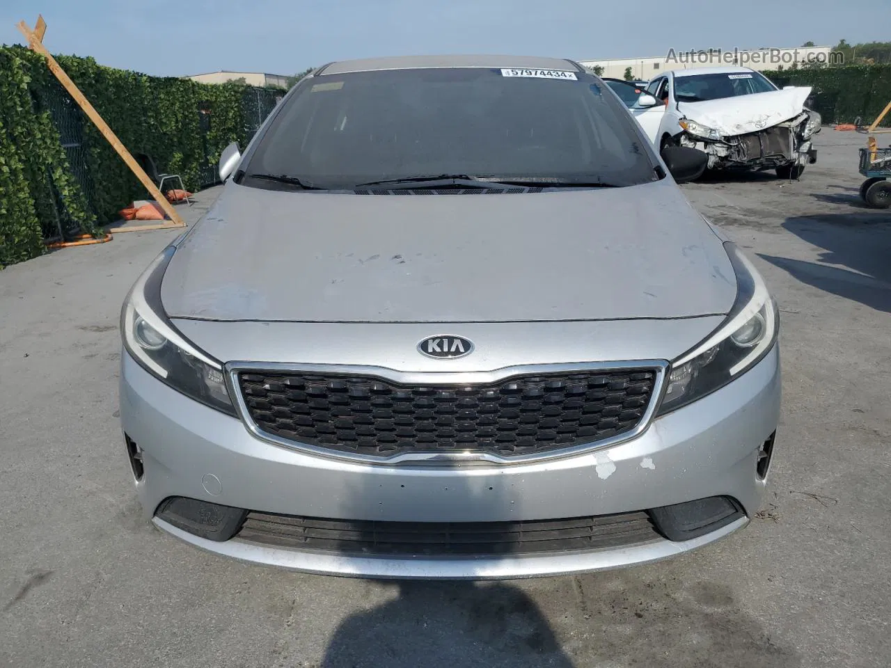 2017 Kia Forte Lx Silver vin: 3KPFK4A79HE014635