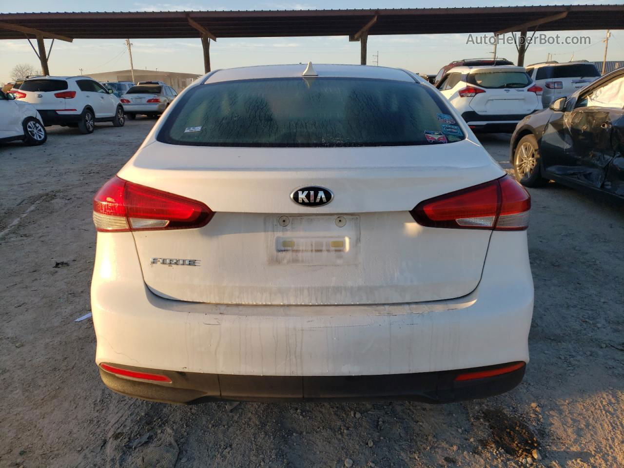 2017 Kia Forte Lx White vin: 3KPFK4A79HE044377