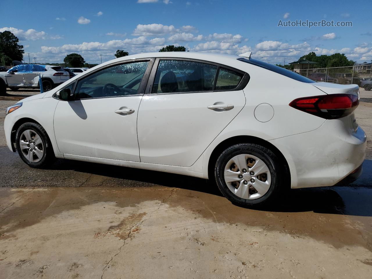 2017 Kia Forte Lx White vin: 3KPFK4A79HE103511