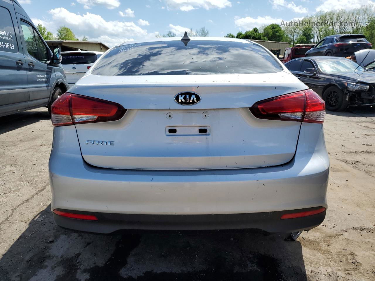 2017 Kia Forte Lx Silver vin: 3KPFK4A79HE112158