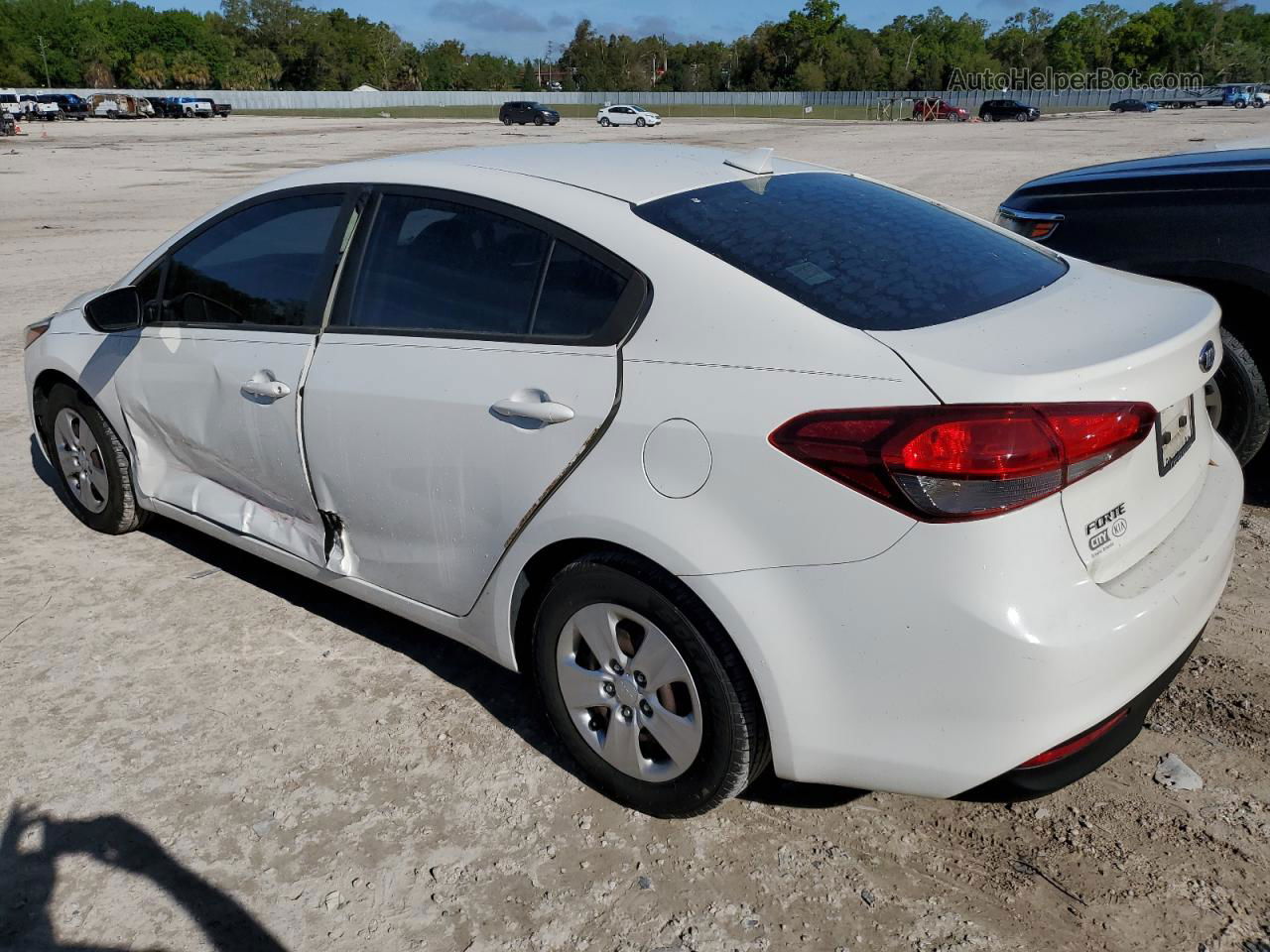 2018 Kia Forte Lx White vin: 3KPFK4A79JE187013