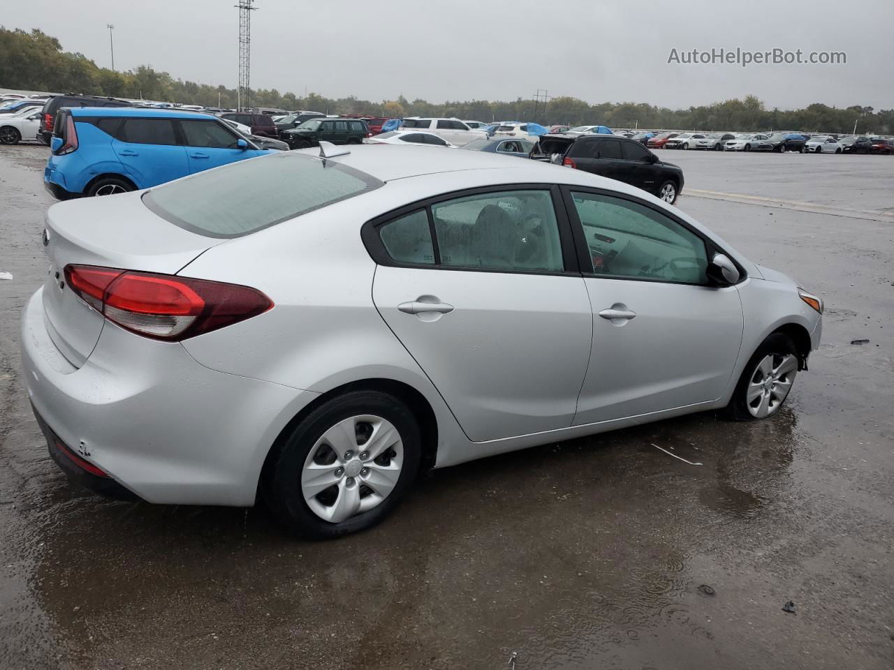 2018 Kia Forte Lx Silver vin: 3KPFK4A79JE220138