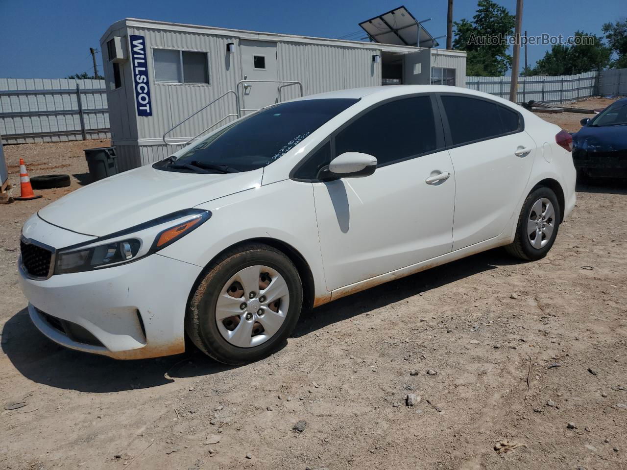 2018 Kia Forte Lx White vin: 3KPFK4A79JE231012