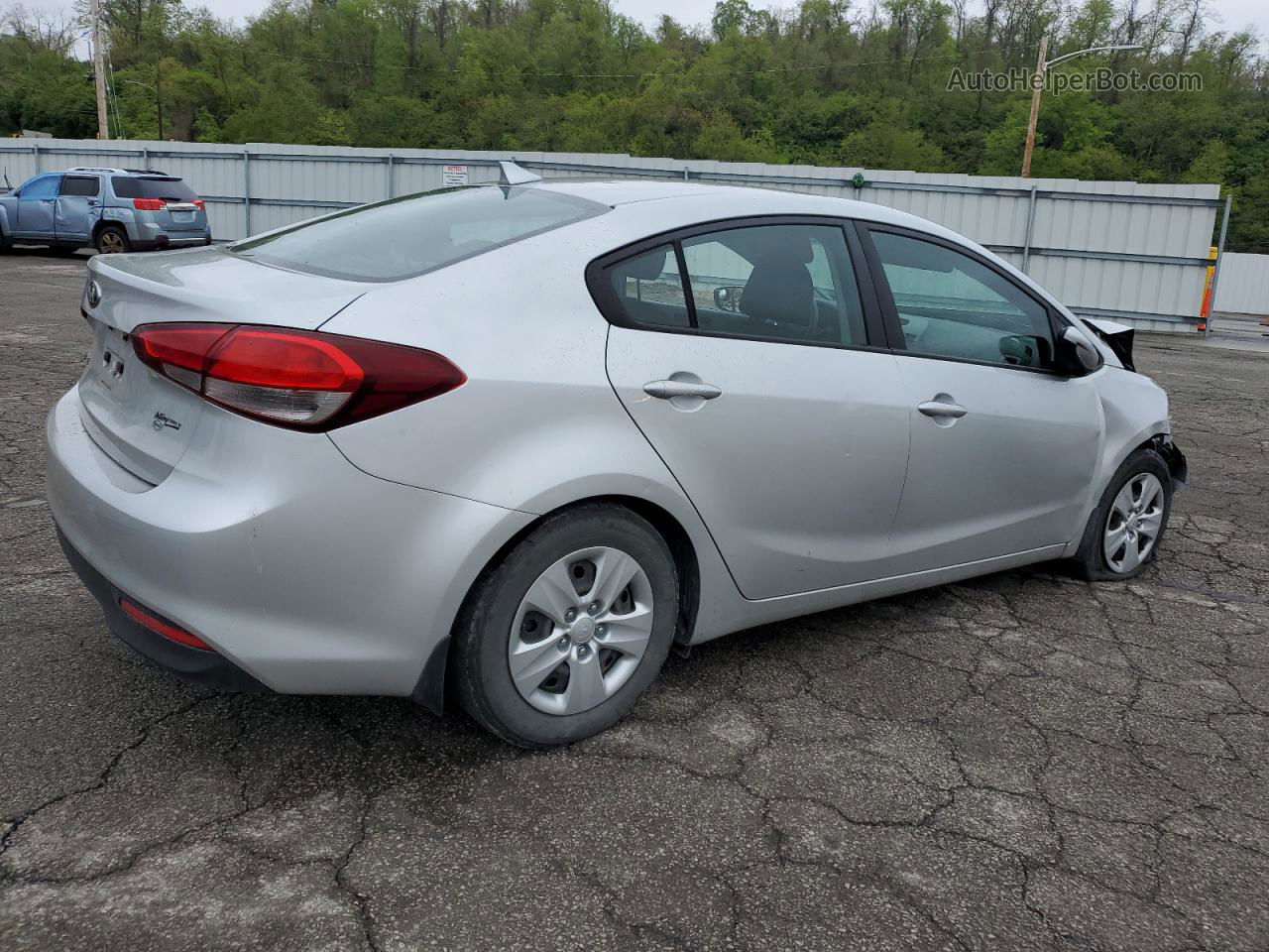 2018 Kia Forte Lx Silver vin: 3KPFK4A79JE236730