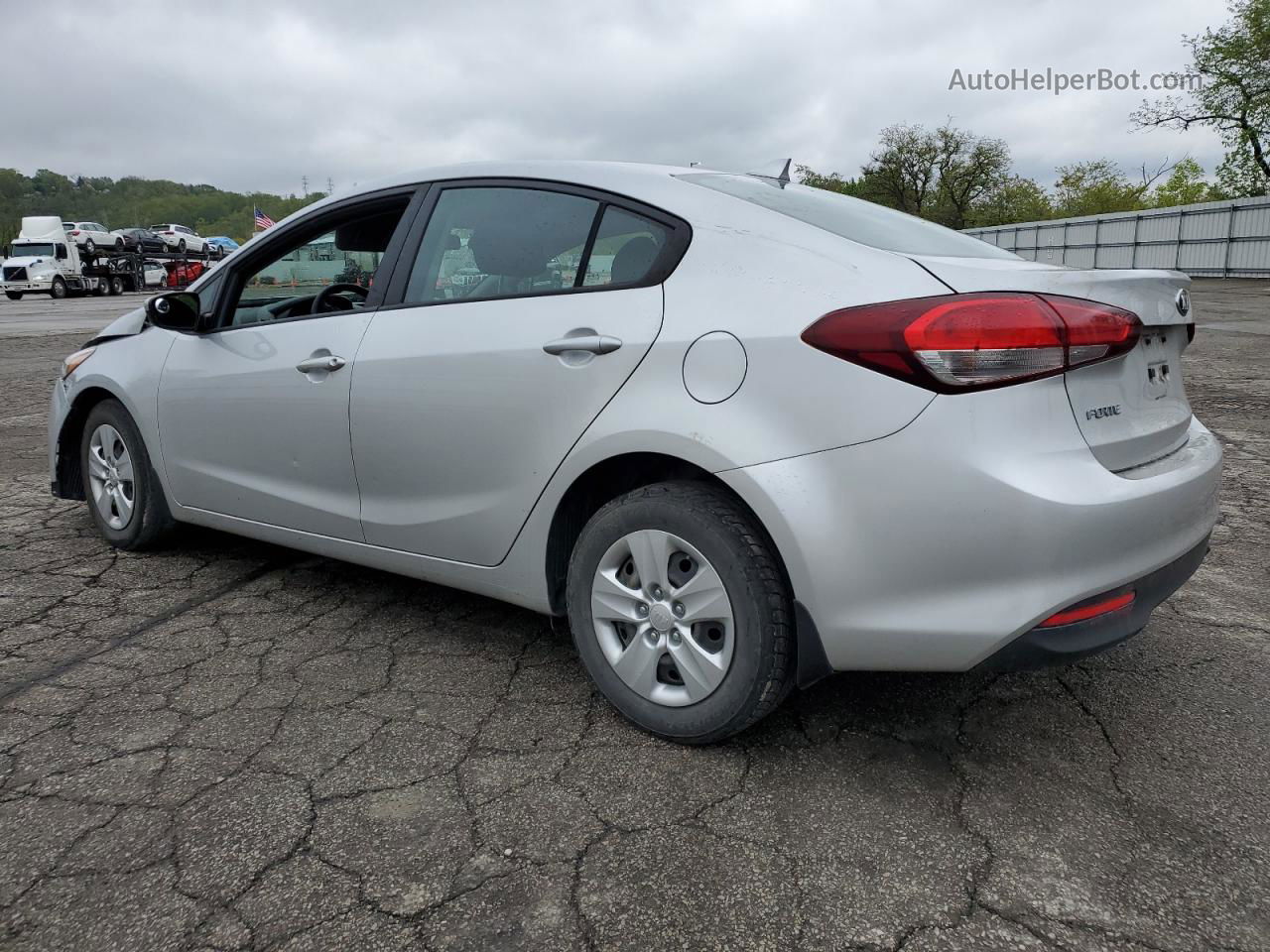 2018 Kia Forte Lx Silver vin: 3KPFK4A79JE236730