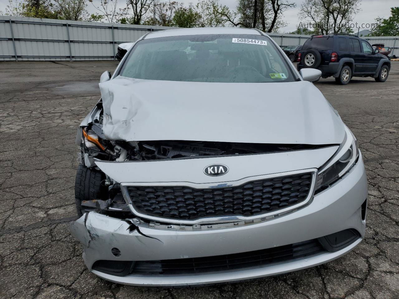 2018 Kia Forte Lx Silver vin: 3KPFK4A79JE236730