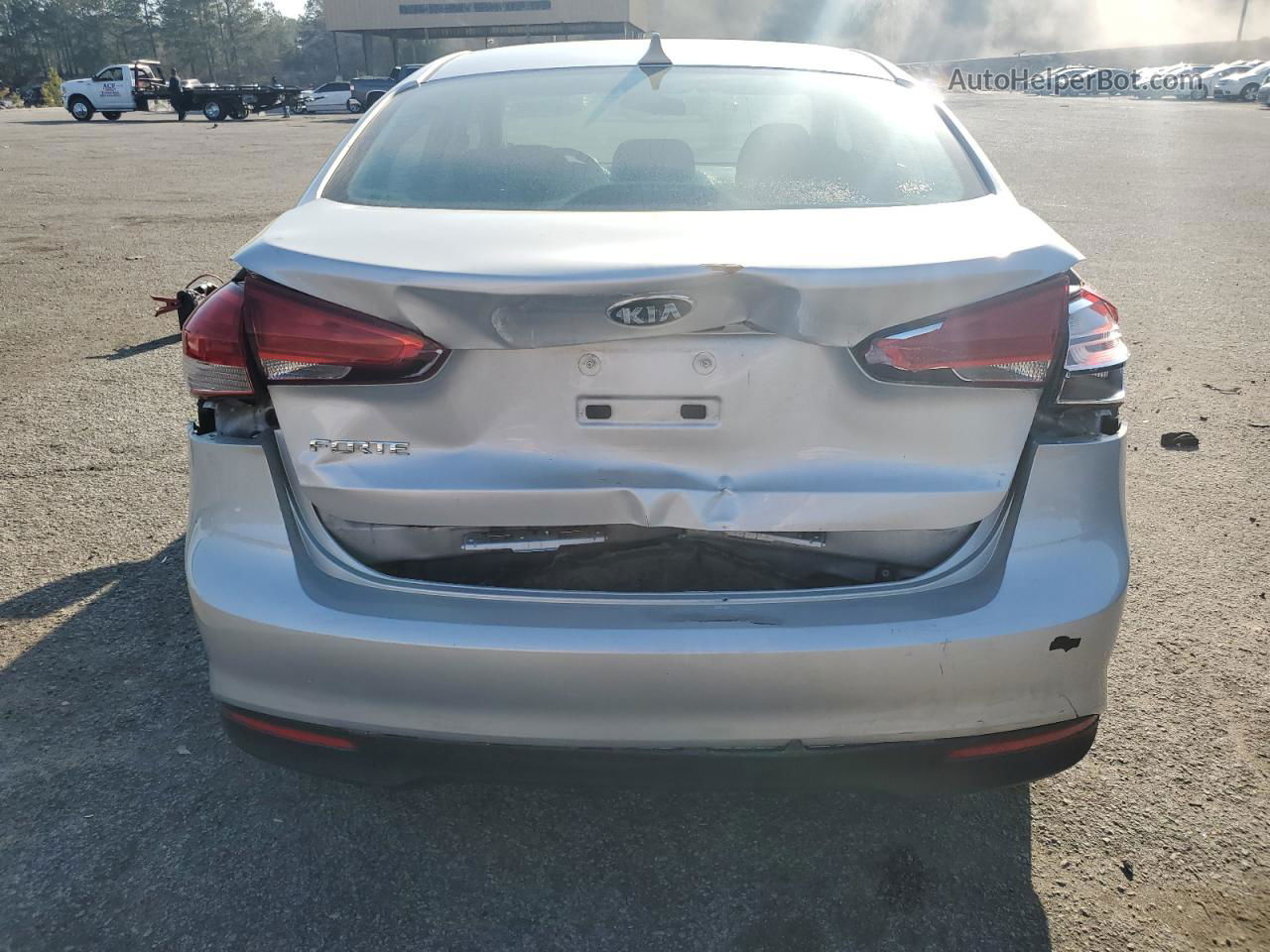 2017 Kia Forte Lx Silver vin: 3KPFK4A7XHE069305