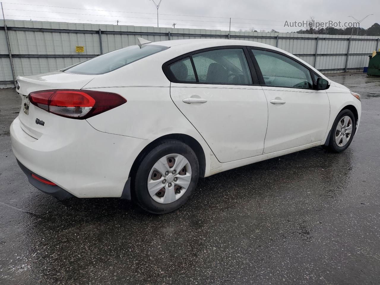 2017 Kia Forte Lx White vin: 3KPFK4A7XHE121824