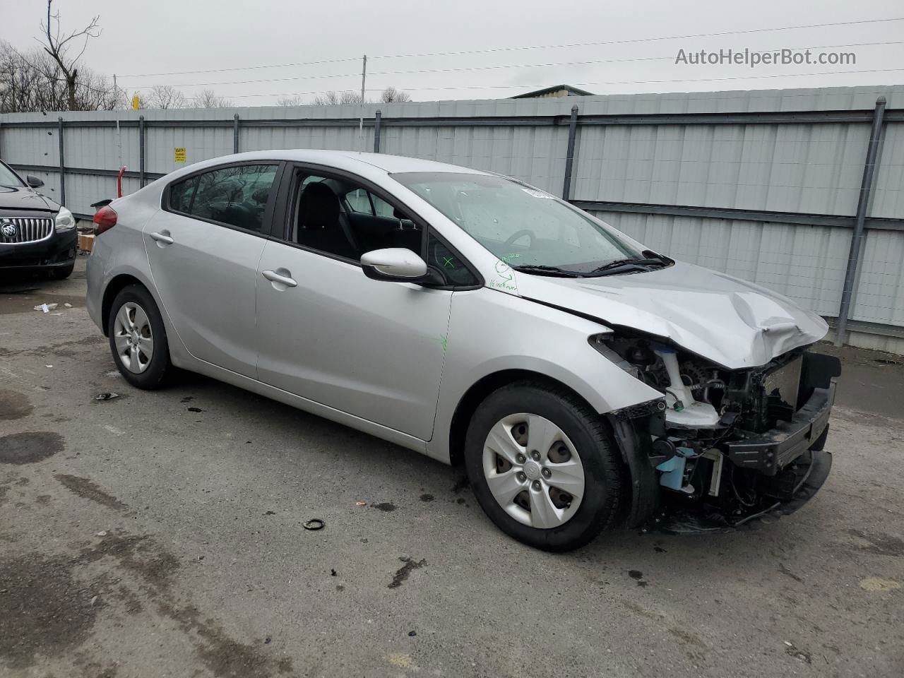 2017 Kia Forte Lx Silver vin: 3KPFK4A7XHE135710