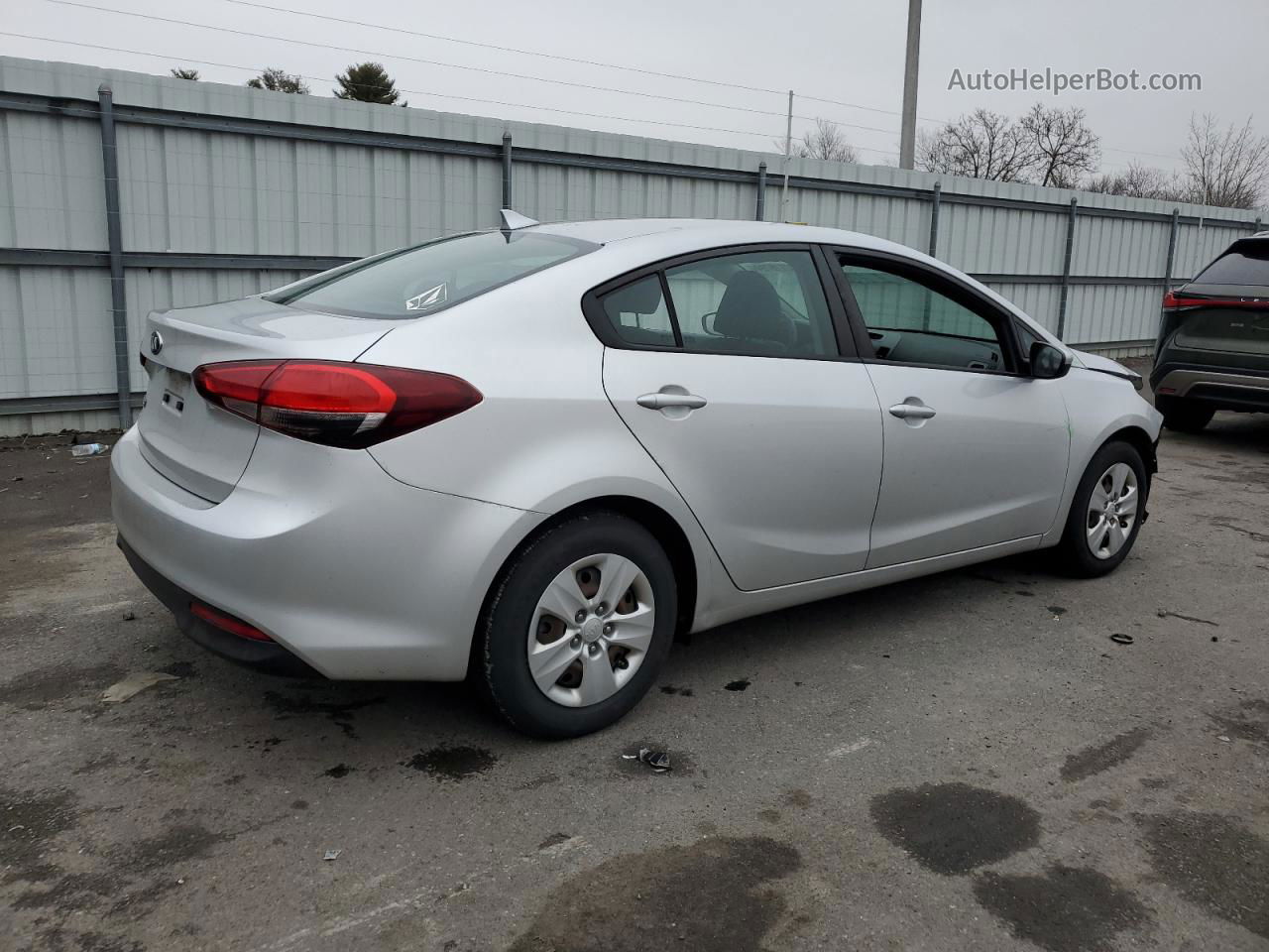 2017 Kia Forte Lx Silver vin: 3KPFK4A7XHE135710