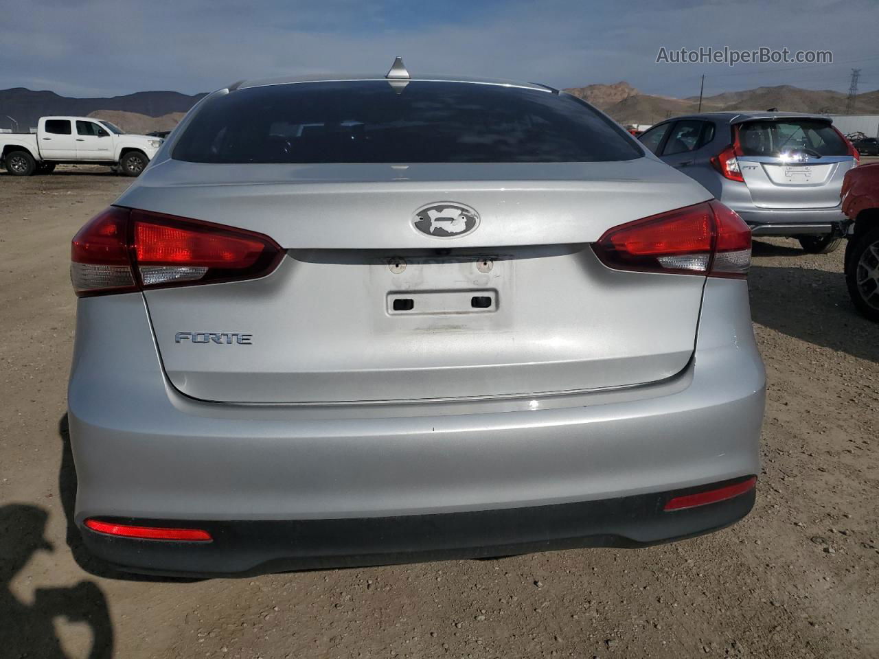 2018 Kia Forte Lx Silver vin: 3KPFL4A70JE193585