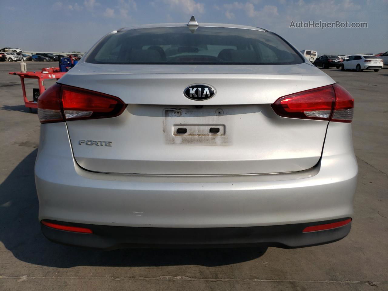 2018 Kia Forte Lx Серебряный vin: 3KPFL4A70JE226035