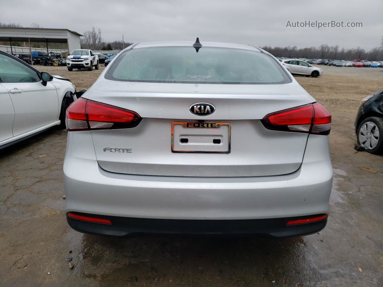 2017 Kia Forte Lx Silver vin: 3KPFL4A72HE081140