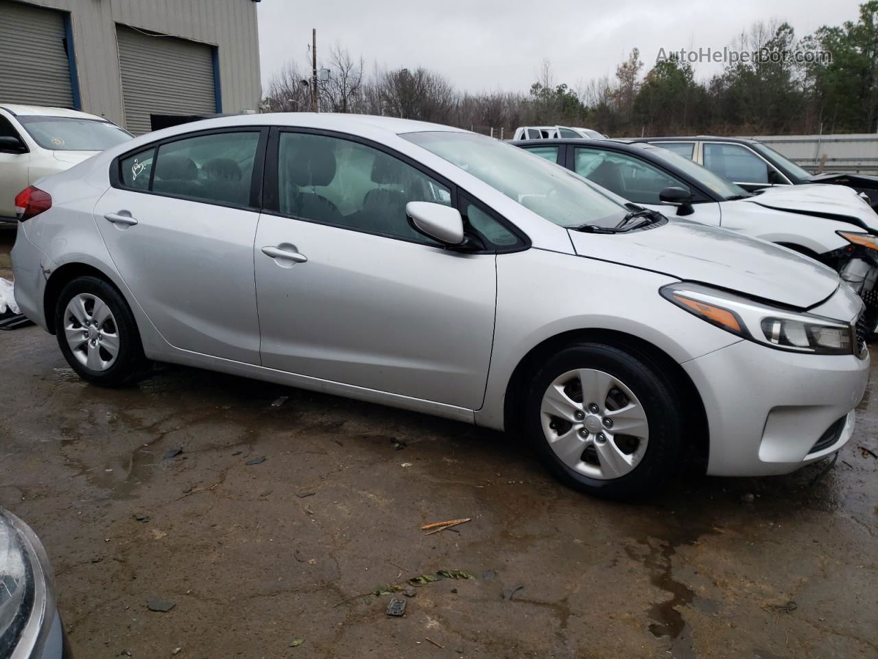 2017 Kia Forte Lx Silver vin: 3KPFL4A72HE081140