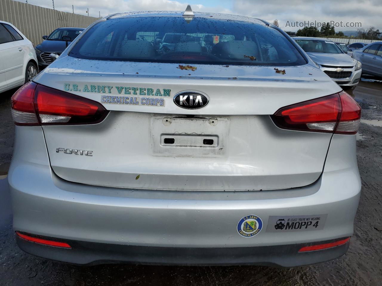 2018 Kia Forte Lx Silver vin: 3KPFL4A72JE195189