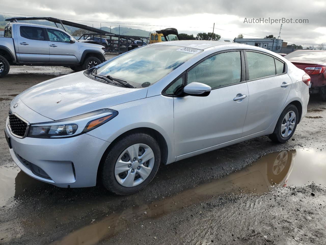 2018 Kia Forte Lx Silver vin: 3KPFL4A72JE195189