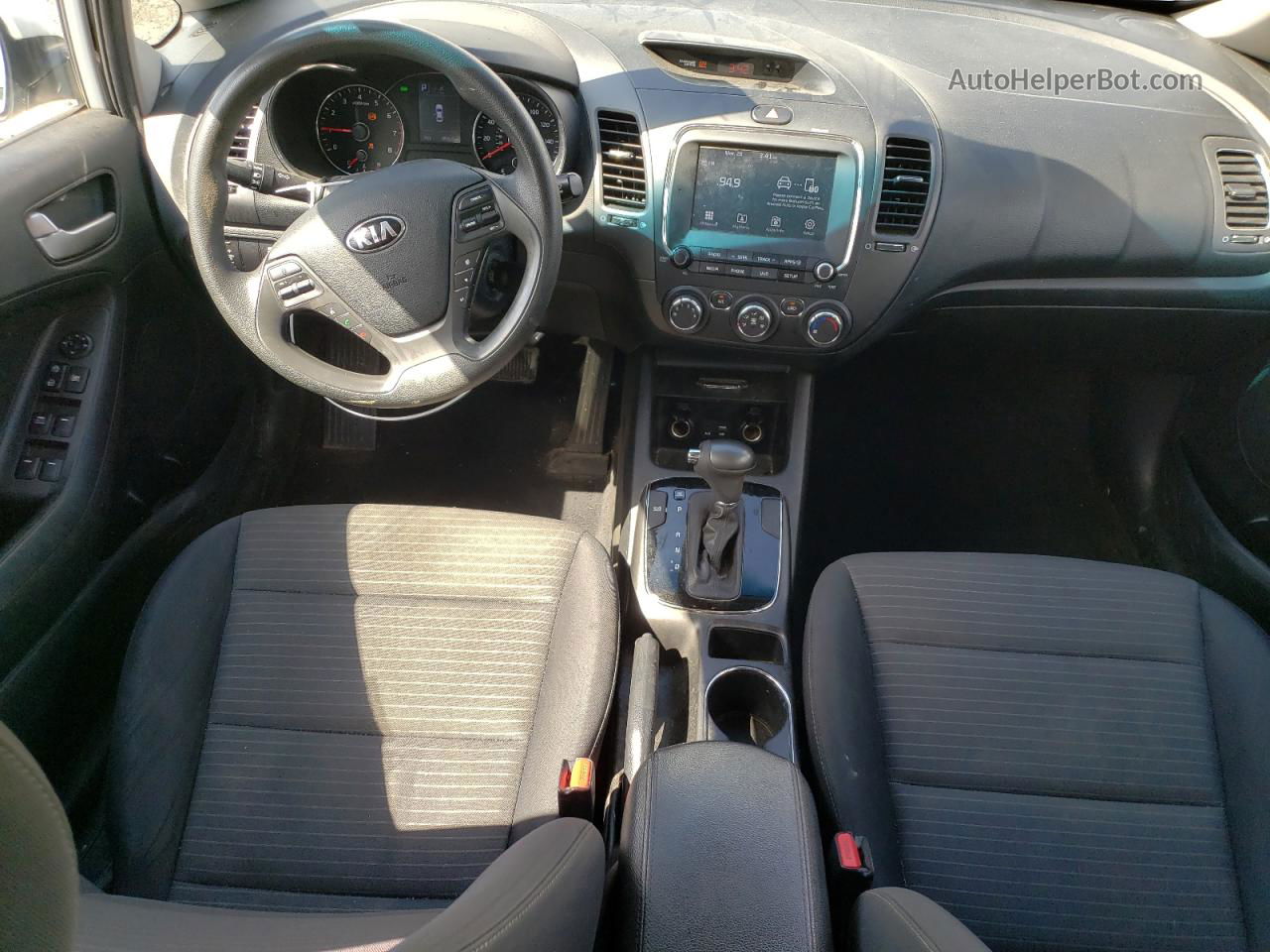 2018 Kia Forte Lx Silver vin: 3KPFL4A72JE247792