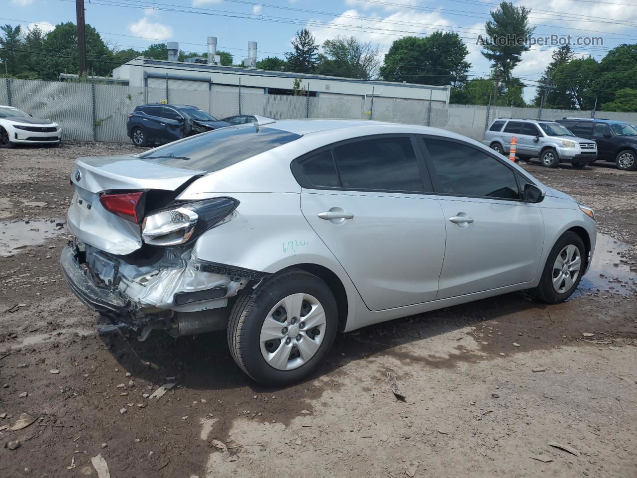 2018 Kia Forte Lx Silver vin: 3KPFL4A73JE262236