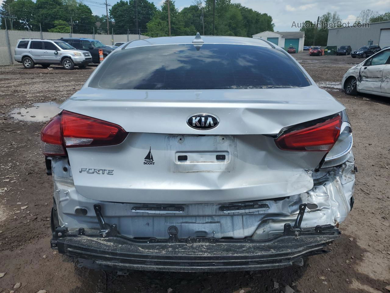 2018 Kia Forte Lx Silver vin: 3KPFL4A73JE262236