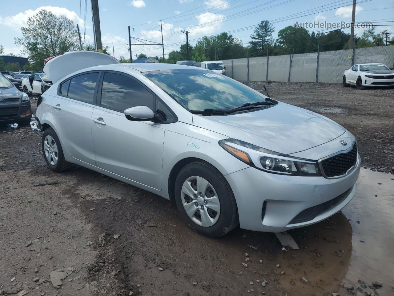 2018 Kia Forte Lx Silver vin: 3KPFL4A73JE262236