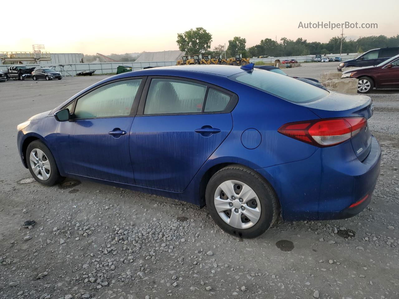 2017 Kia Forte Lx Синий vin: 3KPFL4A74HE158168