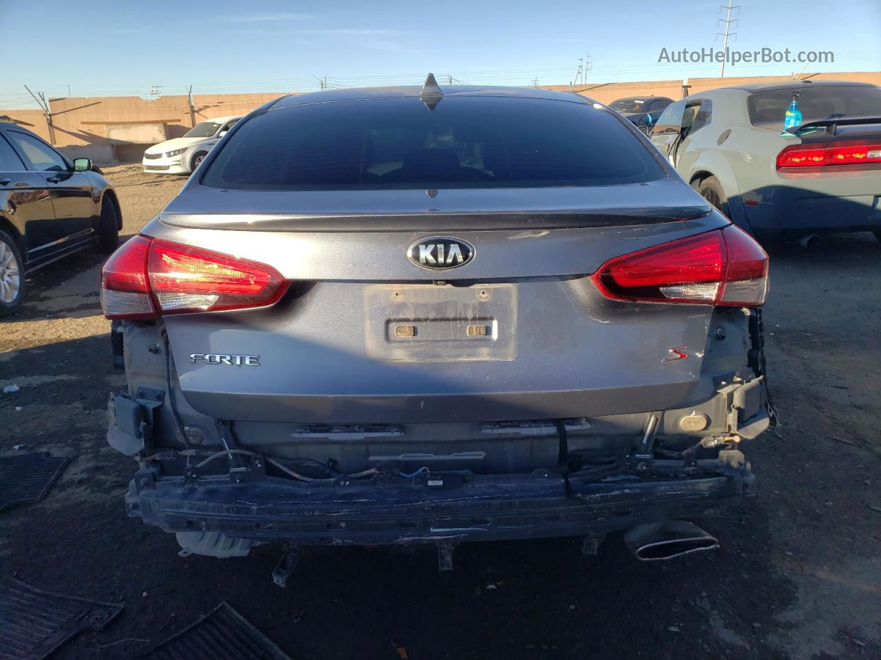 2018 Kia Forte Lx Gray vin: 3KPFL4A74JE200036