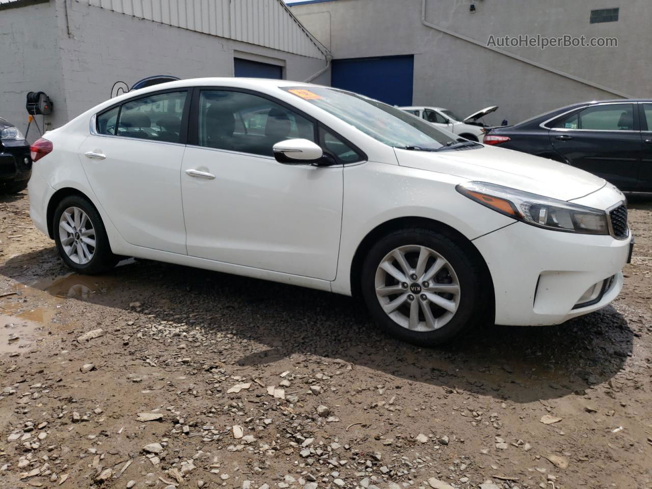 2017 Kia Forte Lx White vin: 3KPFL4A75HE133862