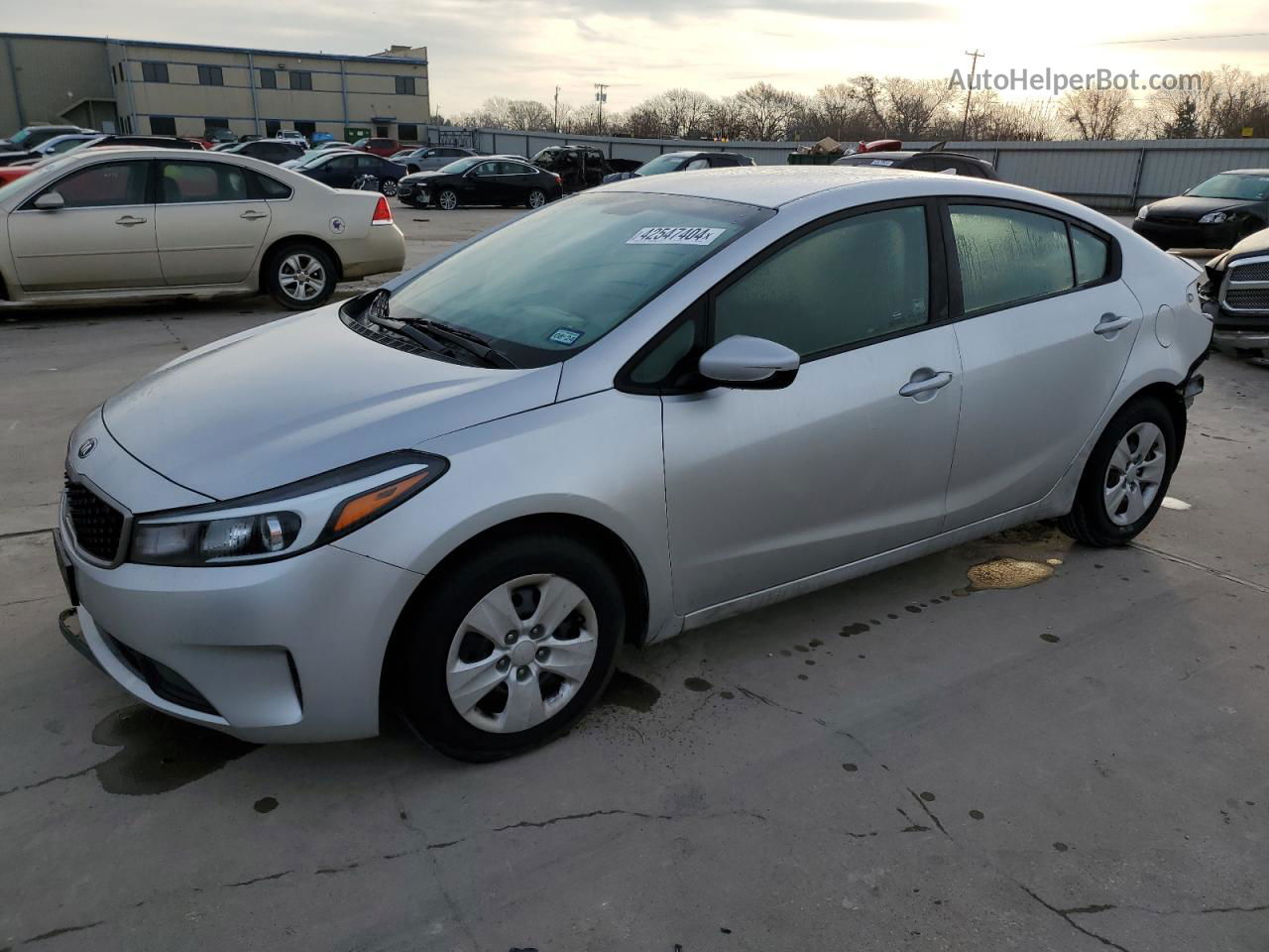 2018 Kia Forte Lx Silver vin: 3KPFL4A75JE196949