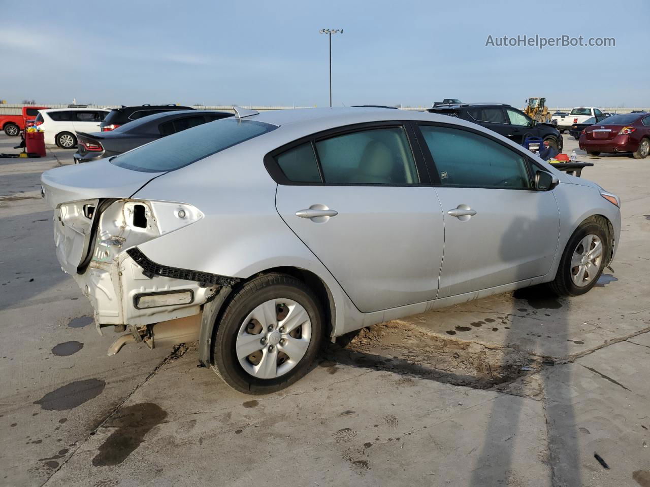 2018 Kia Forte Lx Silver vin: 3KPFL4A75JE196949