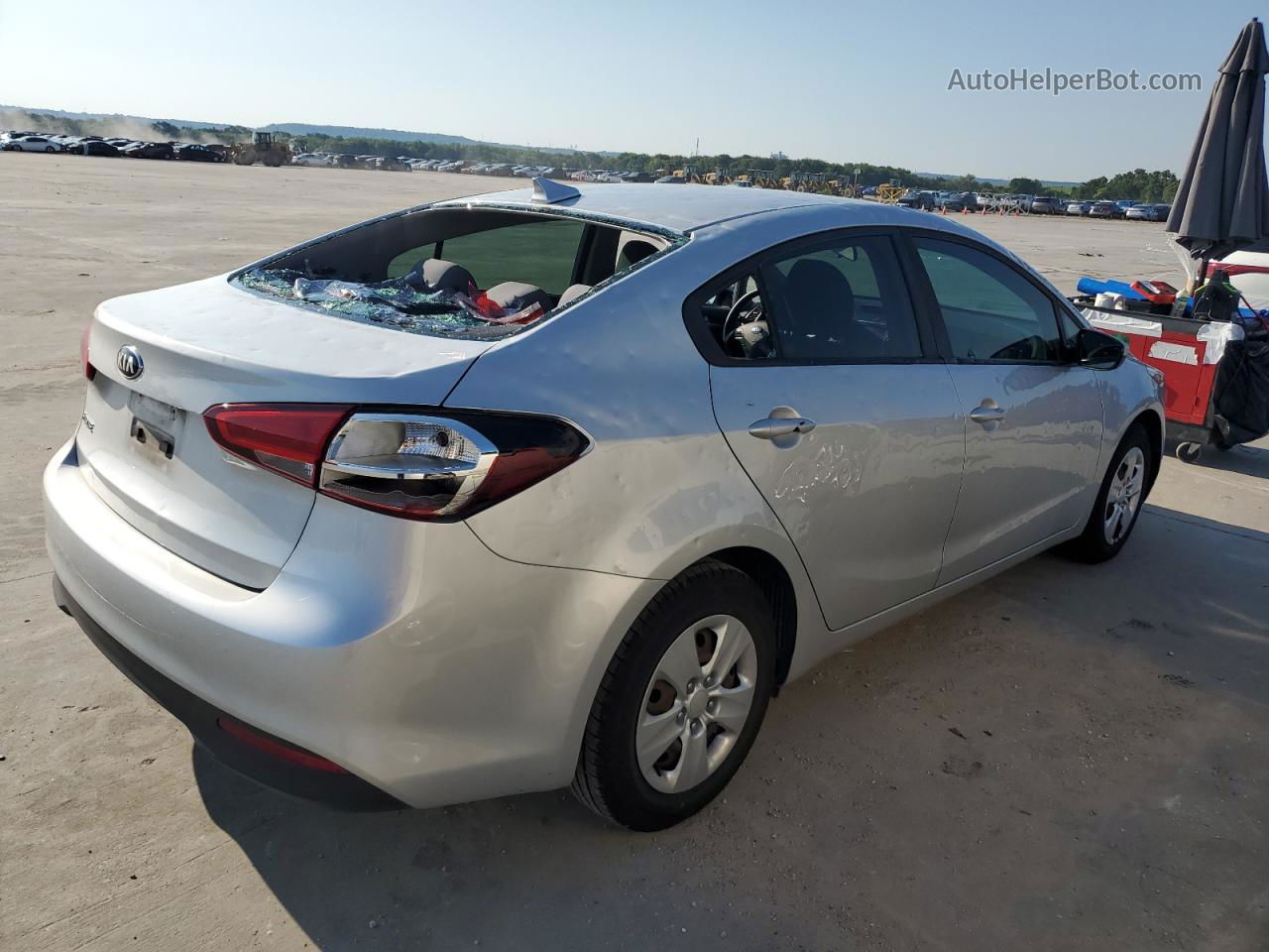 2018 Kia Forte Lx Silver vin: 3KPFL4A75JE205360