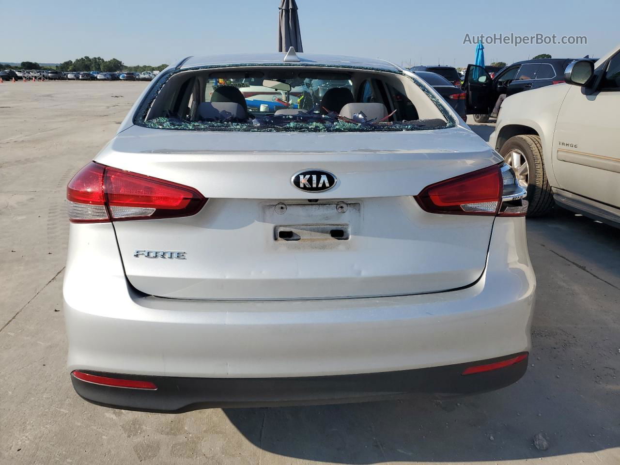 2018 Kia Forte Lx Silver vin: 3KPFL4A75JE205360