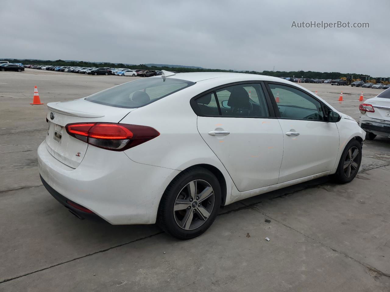 2018 Kia Forte Lx Белый vin: 3KPFL4A75JE214172