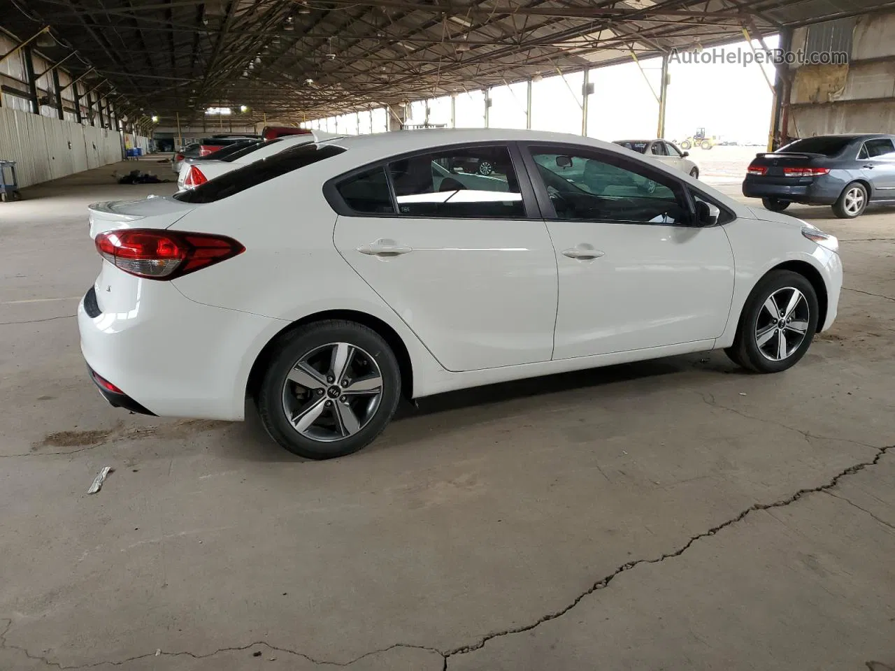 2018 Kia Forte Lx White vin: 3KPFL4A75JE216603