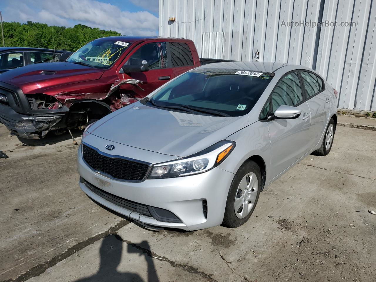 2017 Kia Forte Lx Silver vin: 3KPFL4A76HE066978