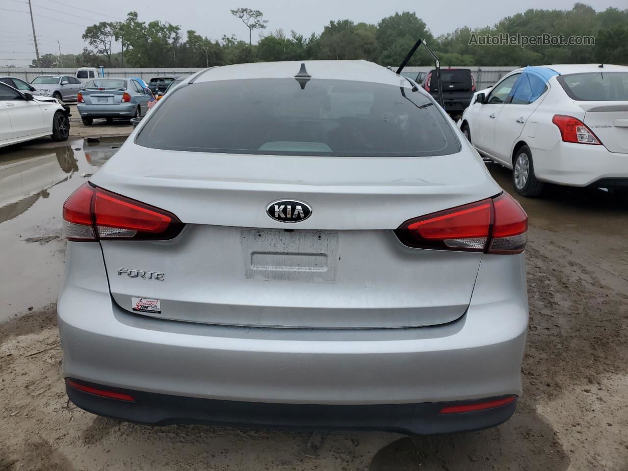 2017 Kia Forte Lx Серебряный vin: 3KPFL4A76HE099009