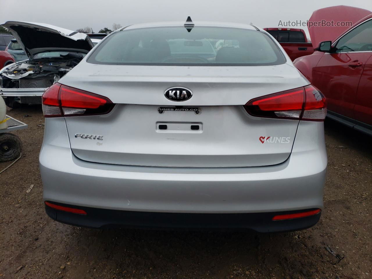 2018 Kia Forte Lx Silver vin: 3KPFL4A76JE226198