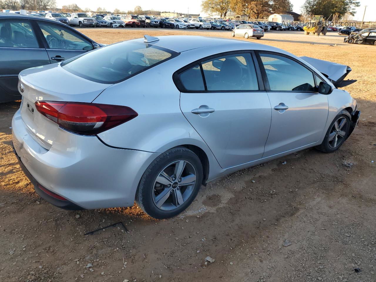 2018 Kia Forte Lx Серебряный vin: 3KPFL4A76JE240053