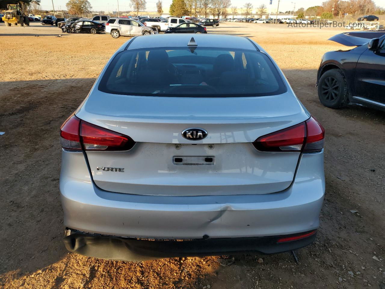 2018 Kia Forte Lx Silver vin: 3KPFL4A76JE240053