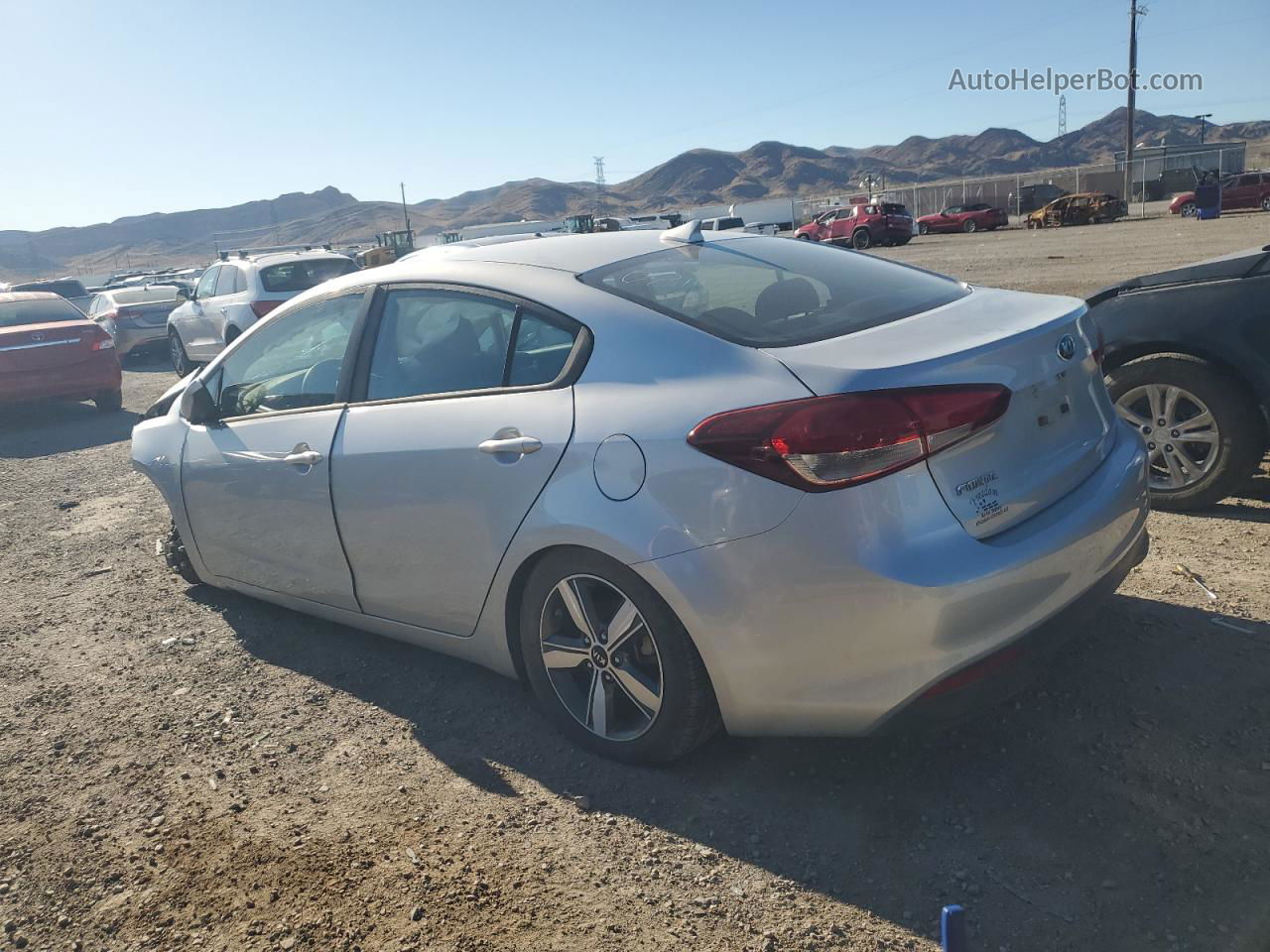 2018 Kia Forte Lx Серебряный vin: 3KPFL4A76JE240814