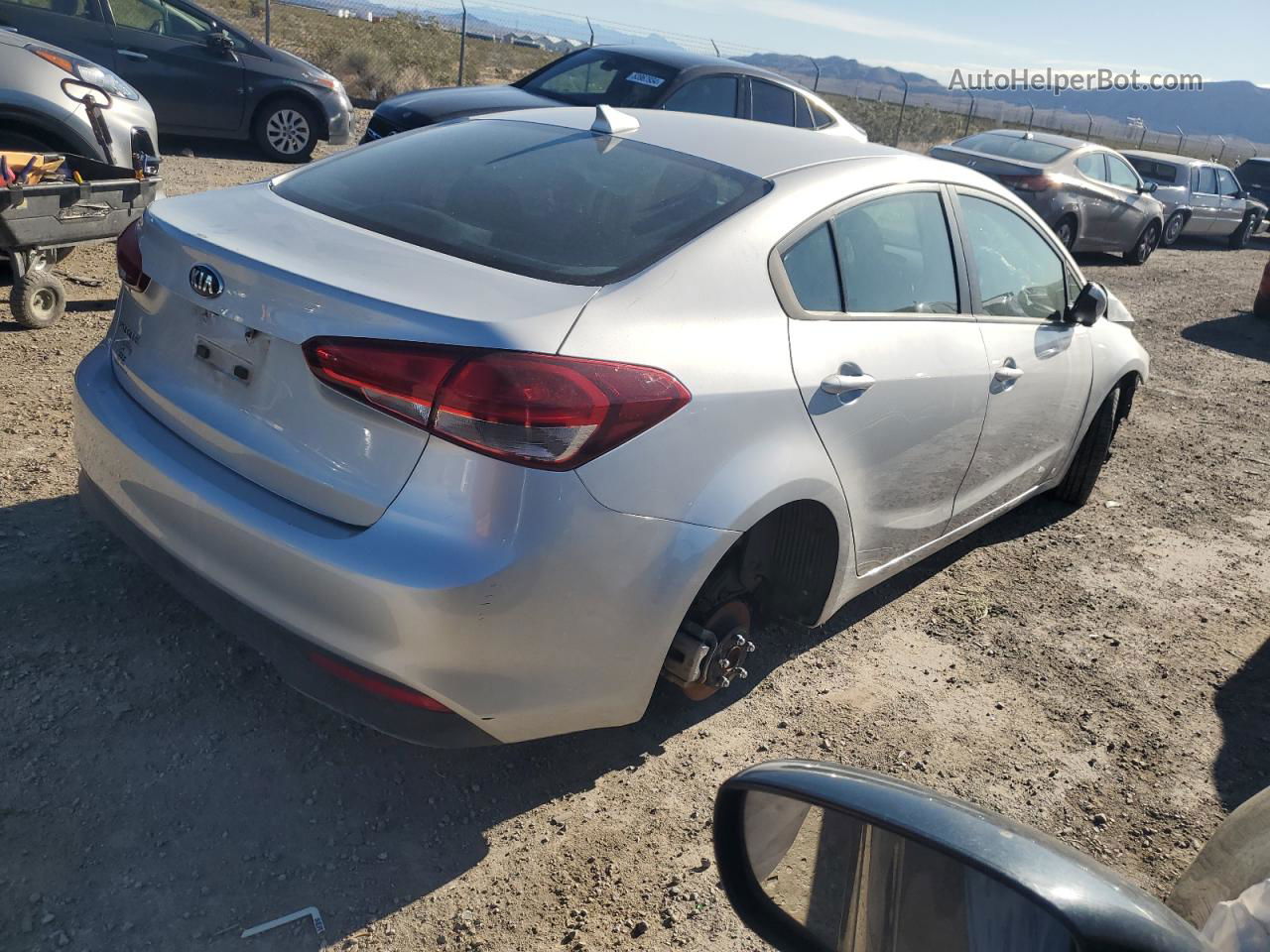 2018 Kia Forte Lx Silver vin: 3KPFL4A76JE240814