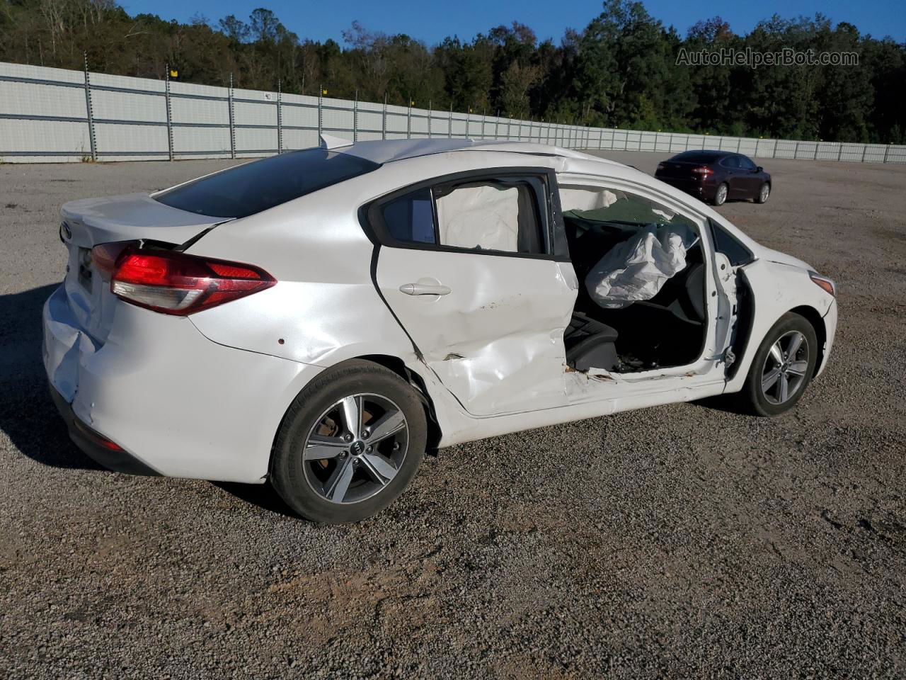 2018 Kia Forte Lx White vin: 3KPFL4A76JE241462