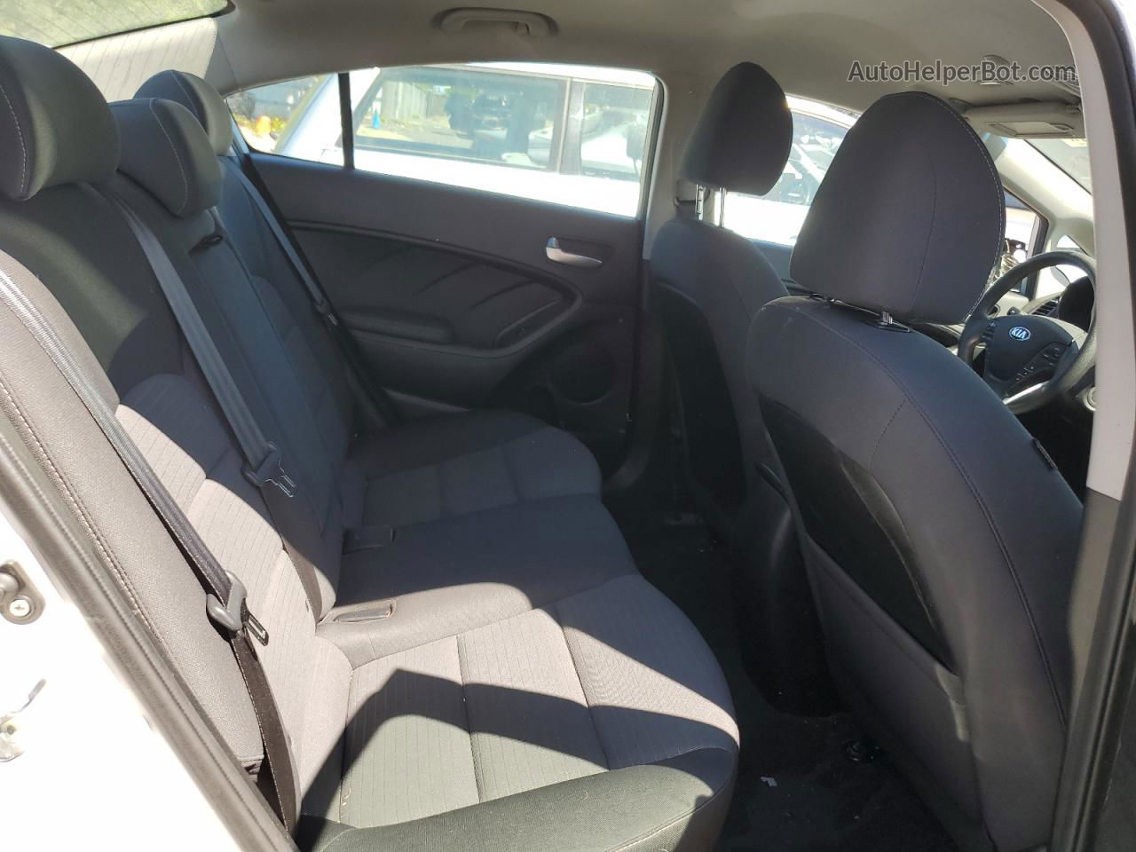 2018 Kia Forte Lx Silver vin: 3KPFL4A76JE250050