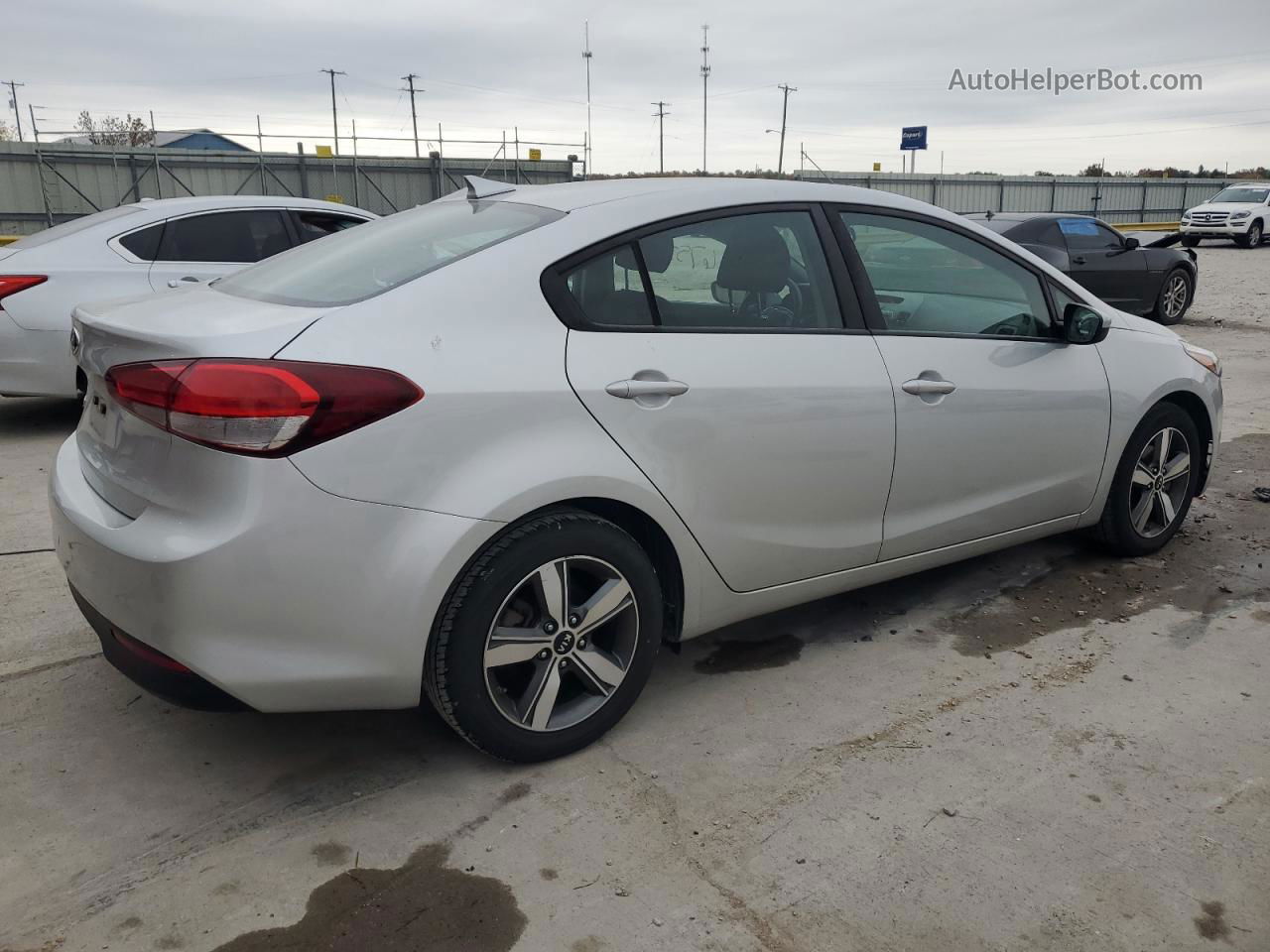 2018 Kia Forte Lx Silver vin: 3KPFL4A76JE254115