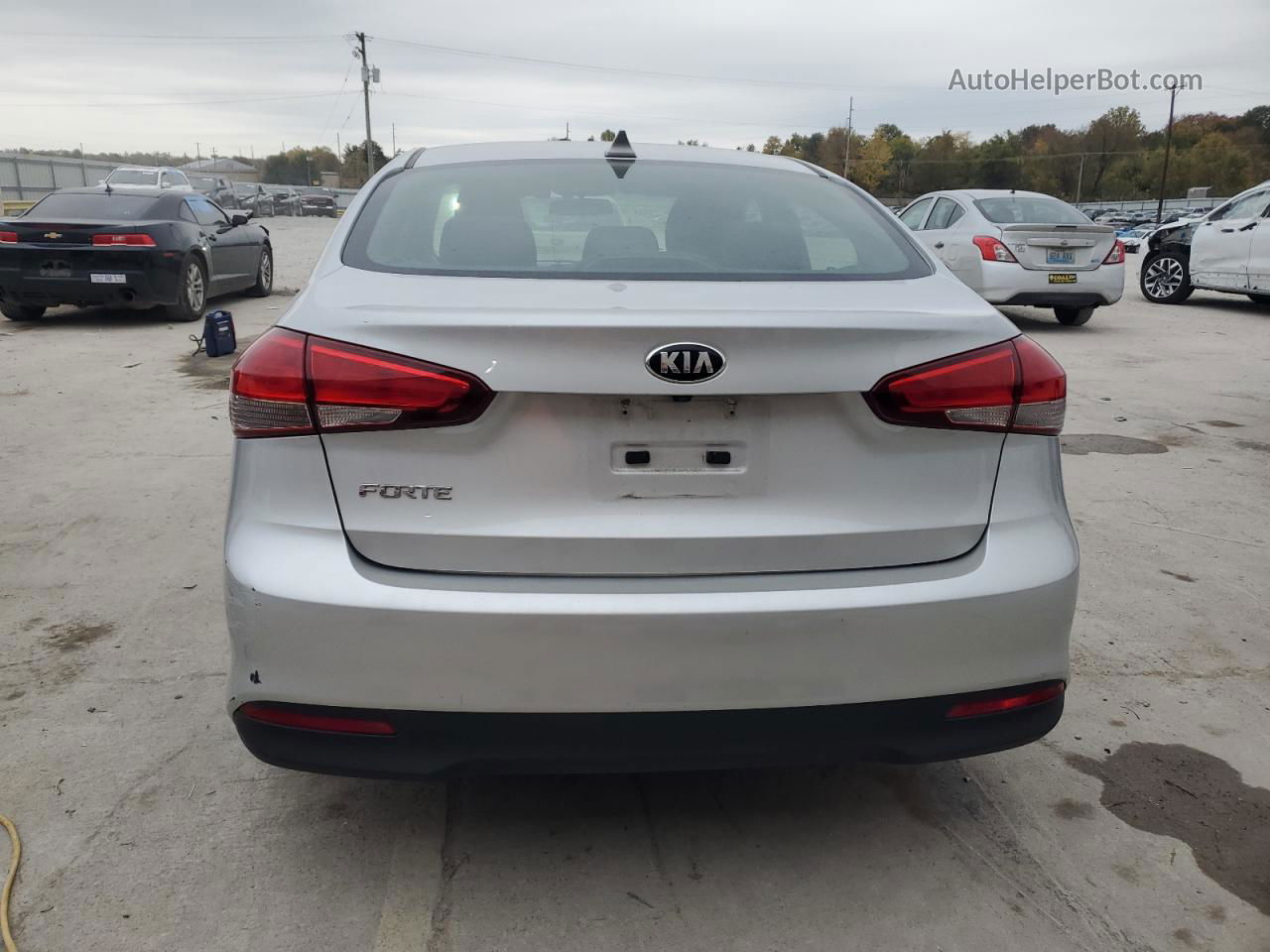 2018 Kia Forte Lx Silver vin: 3KPFL4A76JE254115