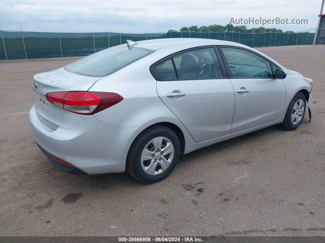 2017 Kia Forte Lx Серебряный vin: 3KPFL4A77HE136813