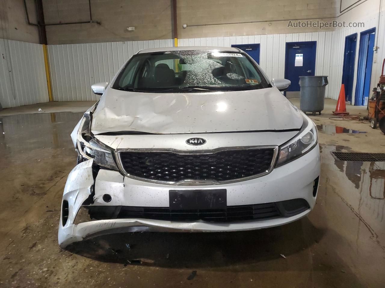 2017 Kia Forte Lx Silver vin: 3KPFL4A77HE160917