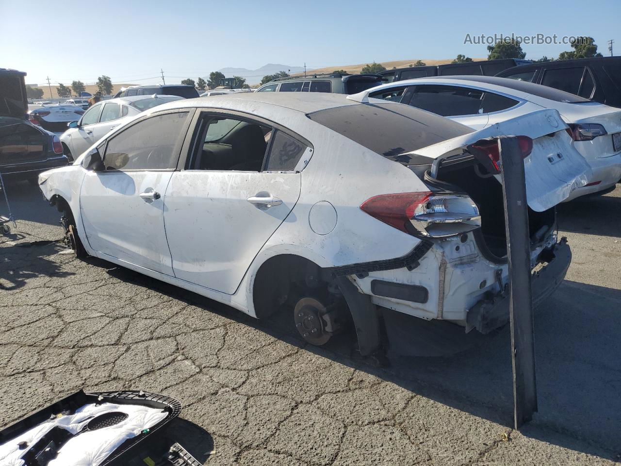 2018 Kia Forte Lx White vin: 3KPFL4A77JE179067