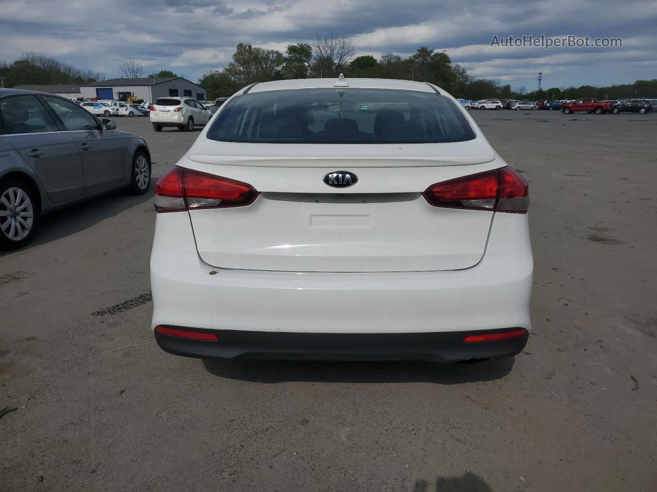 2018 Kia Forte Lx White vin: 3KPFL4A77JE187623